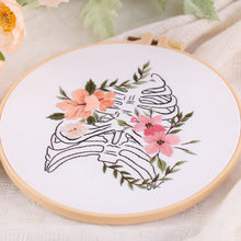 Cargar imagen en el visor de la galería, Skull & Flowers Hand Embroidery DIY Kit 20cm