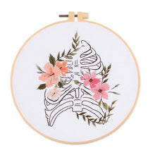Cargar imagen en el visor de la galería, Skull & Flowers Hand Embroidery DIY Kit 20cm
