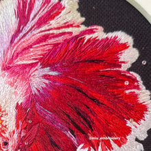 Charger l'image dans la galerie, Original Thread Painting - Beta Fish - Embroidery size 7”(Framed)