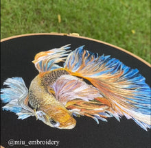 Charger l'image dans la galerie, Hand Embroidered Hoop Art 8” - Betta Fish