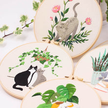Cargar imagen en el visor de la galería, Cat on Flowers  Hand Embroidery DIY Kit 20cm
