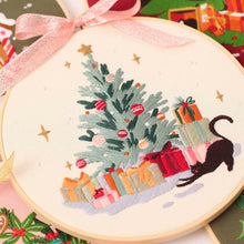 Cargar imagen en el visor de la galería, Merry Christmas Hand Embroidery DIY Kit 20cm
