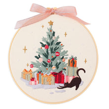 Cargar imagen en el visor de la galería, Merry Christmas Hand Embroidery DIY Kit 20cm
