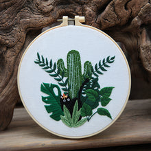 Charger l&#39;image dans la galerie, Cat &amp; Bouquet Design Embroidery DIY Kit 20cm
