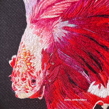 Charger l&#39;image dans la galerie, Original Thread Painting - Beta Fish - Embroidery size 7”(Framed)
