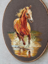Cargar imagen en el visor de la galería, Original Thread Painting - Running Horse- Hoop size 12x8"
