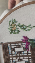 Charger et lire la vidéo dans la visionneuse de la Galerie, Botanical Flower Bouquet Hand Embroidery Kit 20cm
