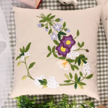 Cargar imagen en el visor de la galería, Kit de bricolaje bordado a mano funda de cojín de lino floral
