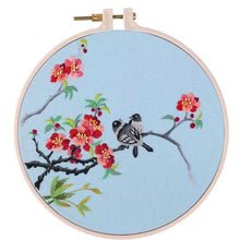 Cargar imagen en el visor de la galería, Kit completo de bordado a mano de flores y pájaros
