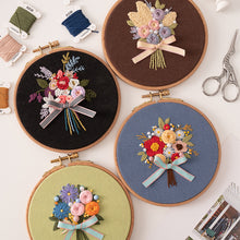 Cargar imagen en el visor de la galería, Kit de bordado a mano de ramo de flores pequeñas DIY 12,5 cm

