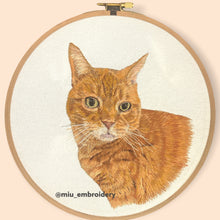 Cargar imagen en el visor de la galería, Retrato detallado de mascota - Regalo de bordado a mano hecho a medida (a partir de $ 130)
